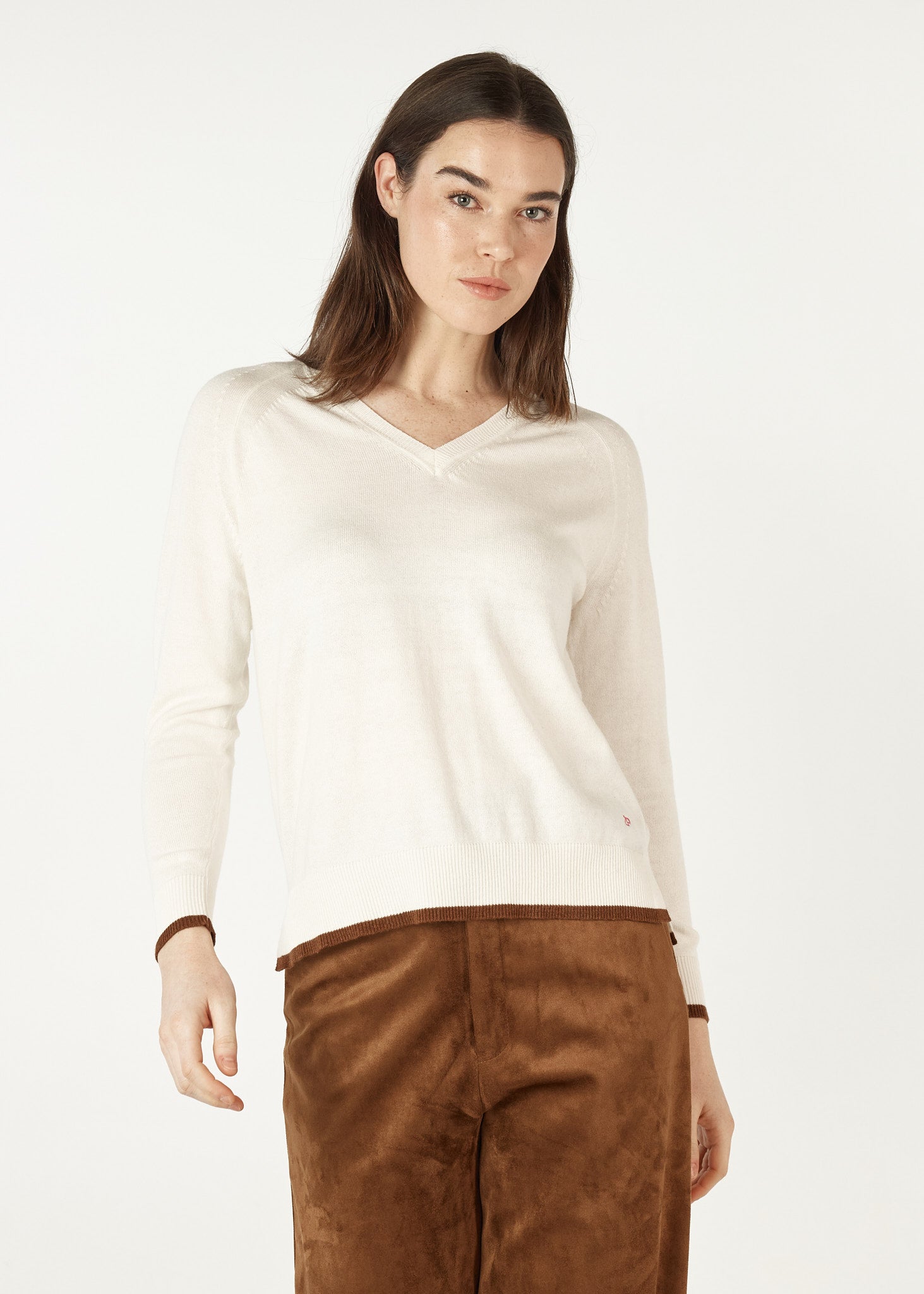 Essential V-Neck Pullover White